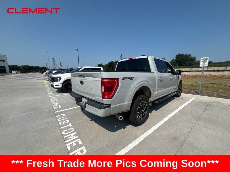 Ford F-150 Vehicle Full-screen Gallery Image 9