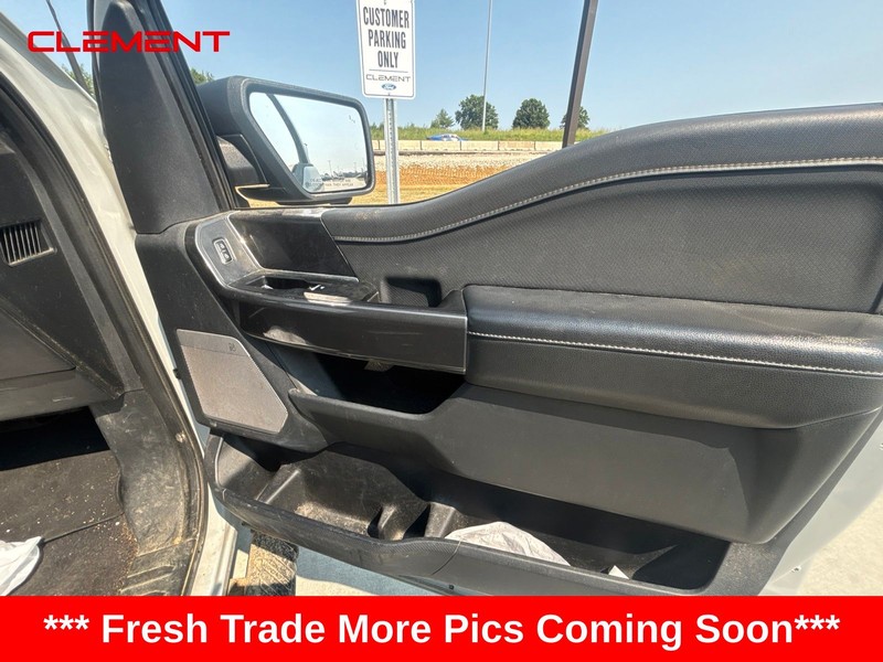 Ford F-150 Vehicle Full-screen Gallery Image 11
