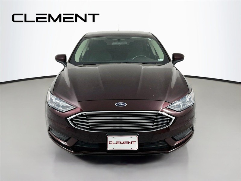 Ford Fusion Vehicle Full-screen Gallery Image 3