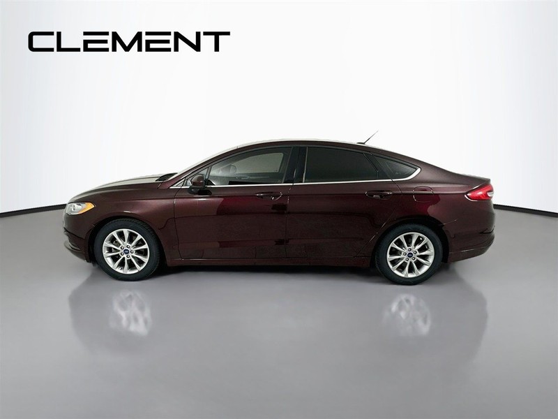 Ford Fusion Vehicle Full-screen Gallery Image 6