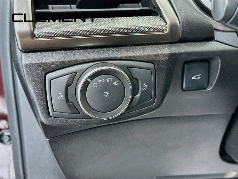 Ford Fusion Vehicle Full-screen Gallery Image 14