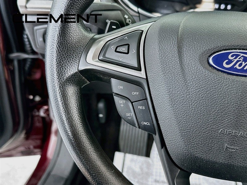 Ford Fusion Vehicle Full-screen Gallery Image 16