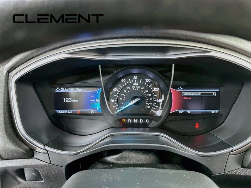 Ford Fusion Vehicle Full-screen Gallery Image 18