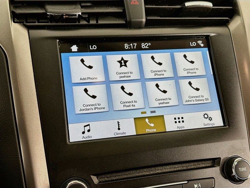 Ford Fusion Vehicle Full-screen Gallery Image 19