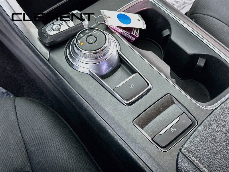 Ford Fusion Vehicle Full-screen Gallery Image 23
