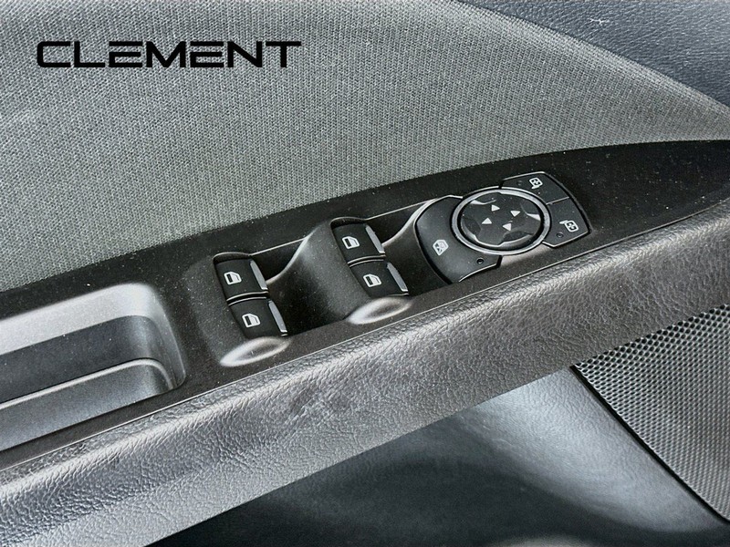 Ford Fusion Vehicle Full-screen Gallery Image 24