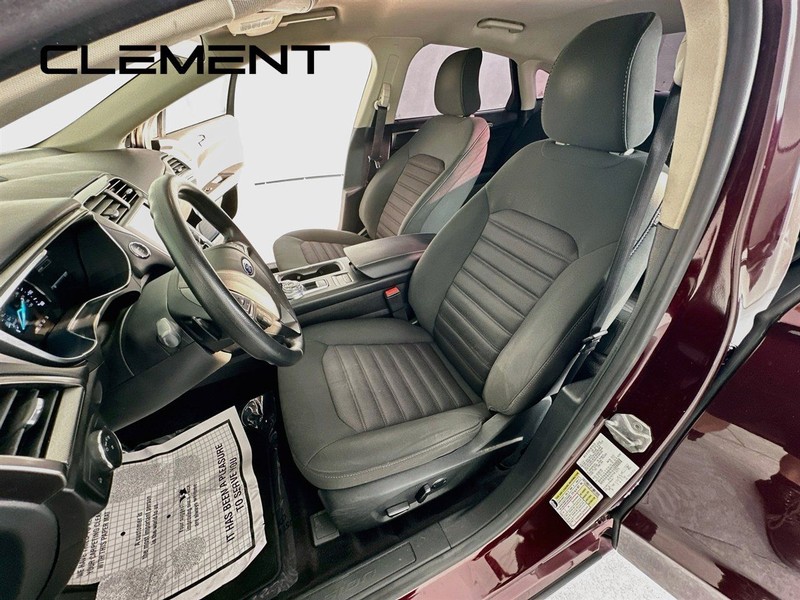 Ford Fusion Vehicle Full-screen Gallery Image 28