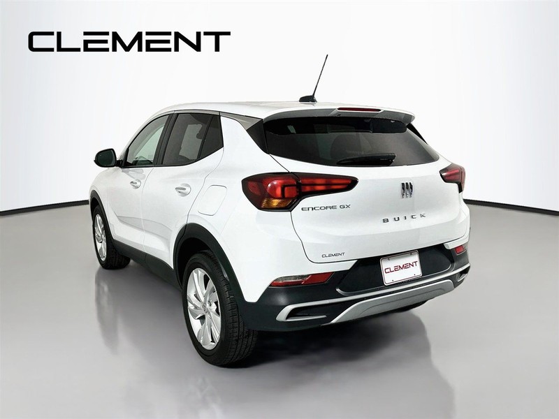 Buick Encore GX Vehicle Full-screen Gallery Image 10