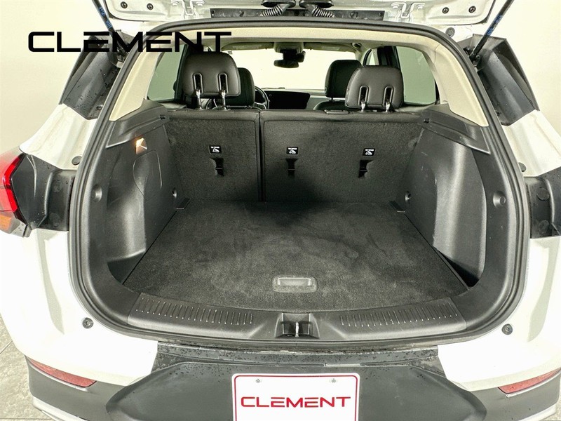 Buick Encore GX Vehicle Full-screen Gallery Image 11