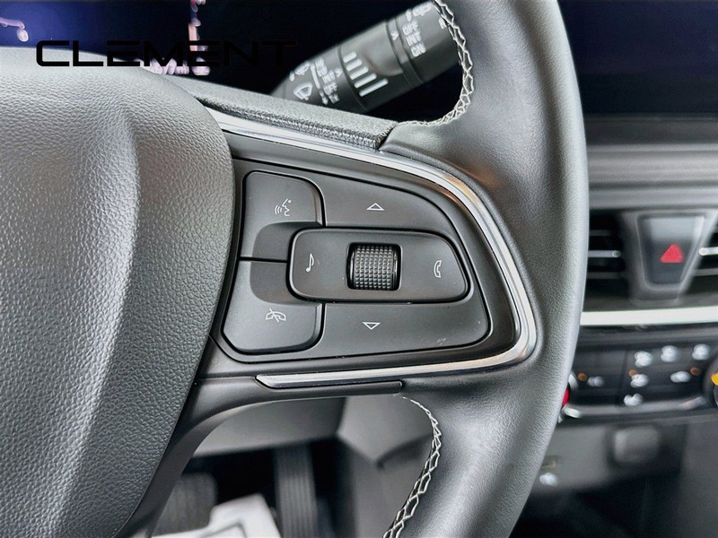 Buick Encore GX Vehicle Full-screen Gallery Image 17
