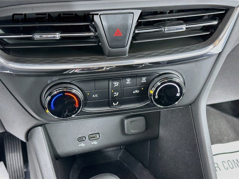Buick Encore GX Vehicle Full-screen Gallery Image 22