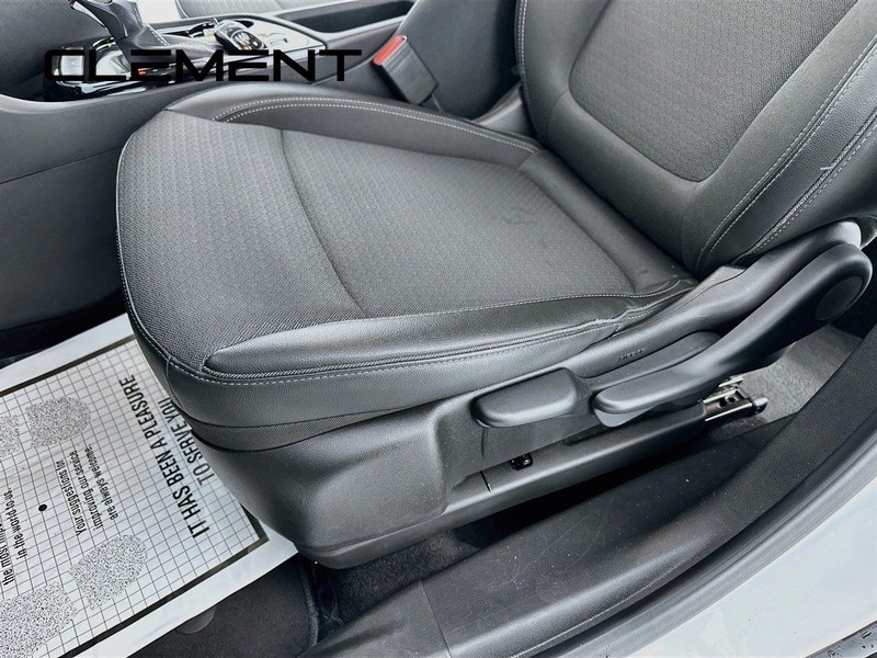 Buick Encore GX Vehicle Full-screen Gallery Image 27