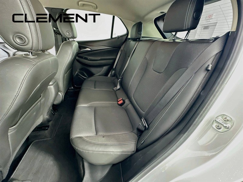Buick Encore GX Vehicle Full-screen Gallery Image 30