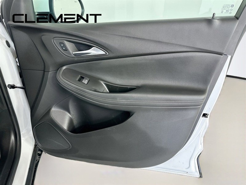 Buick Encore GX Vehicle Full-screen Gallery Image 33