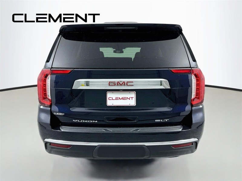 GMC Yukon Vehicle Full-screen Gallery Image 8