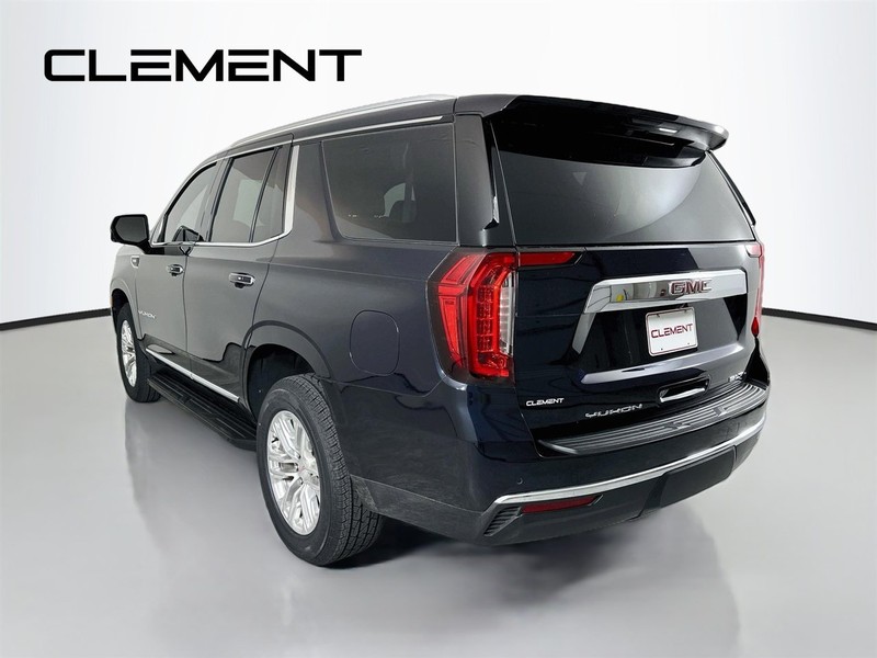 GMC Yukon Vehicle Full-screen Gallery Image 10
