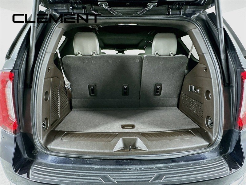 GMC Yukon Vehicle Full-screen Gallery Image 11
