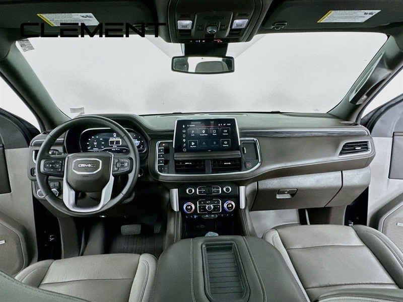 GMC Yukon Vehicle Full-screen Gallery Image 12