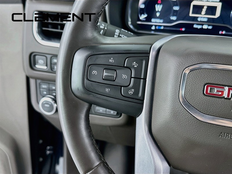 GMC Yukon Vehicle Full-screen Gallery Image 16