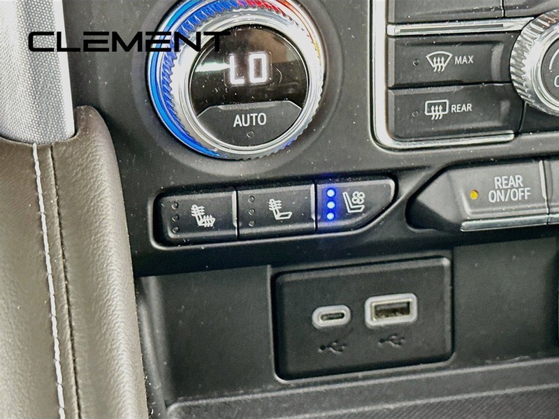 GMC Yukon Vehicle Full-screen Gallery Image 23