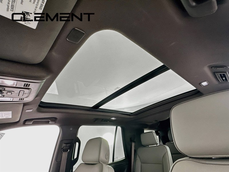 GMC Yukon Vehicle Full-screen Gallery Image 26