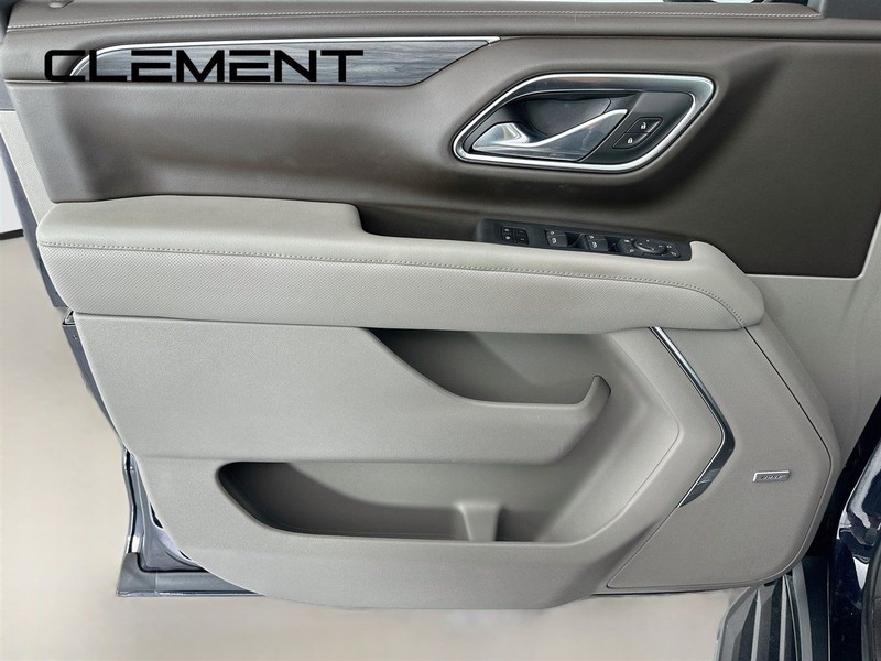 GMC Yukon Vehicle Full-screen Gallery Image 29
