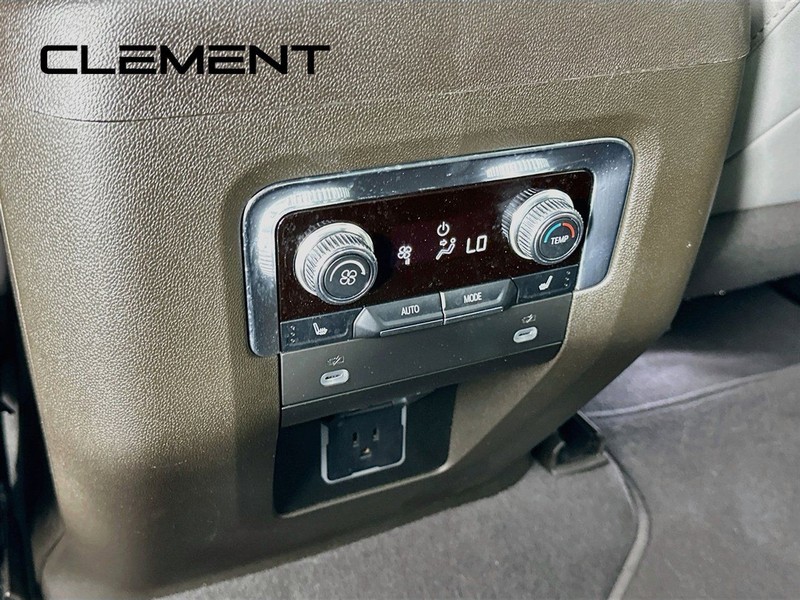 GMC Yukon Vehicle Full-screen Gallery Image 35