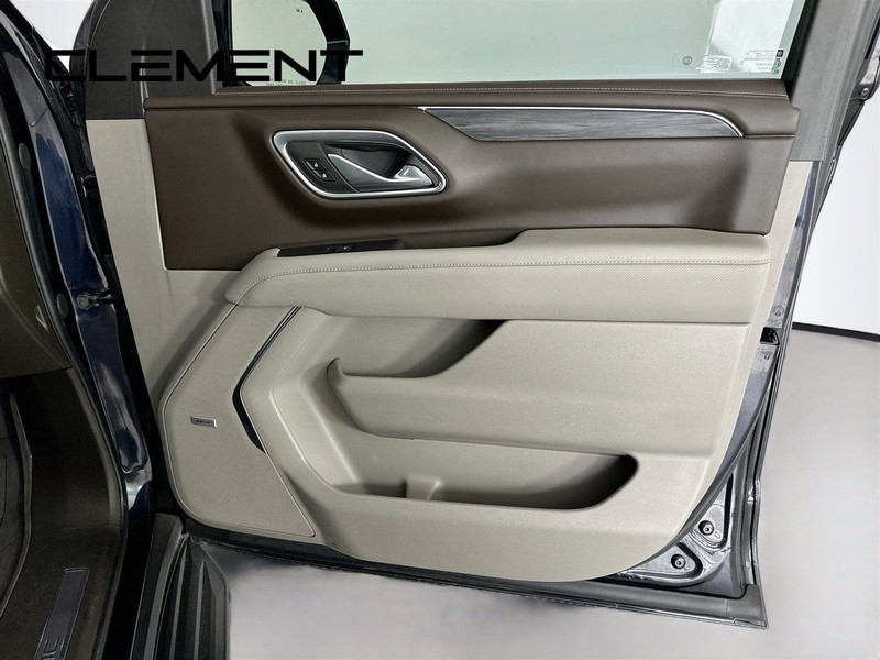 GMC Yukon Vehicle Full-screen Gallery Image 38