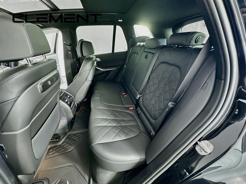 BMW X5 Vehicle Image 30