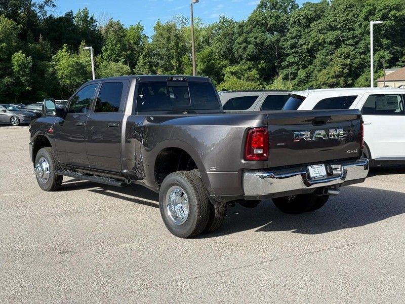 Ram 3500 Vehicle Full-screen Gallery Image 3