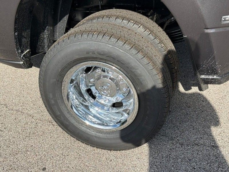 Ram 3500 Vehicle Full-screen Gallery Image 4