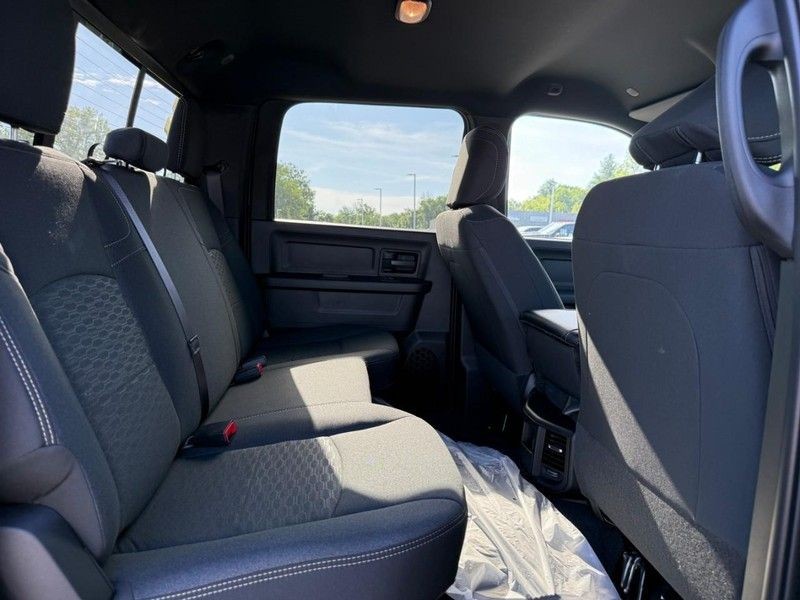 Ram 3500 Vehicle Full-screen Gallery Image 5