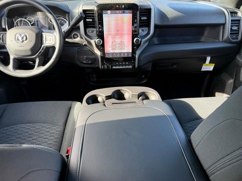 Ram 3500 Vehicle Full-screen Gallery Image 6