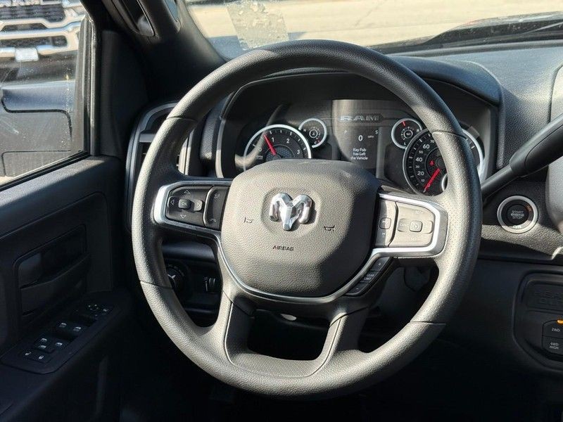 Ram 3500 Vehicle Full-screen Gallery Image 7