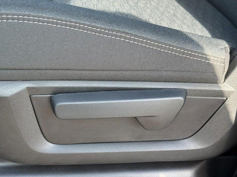 Ram 3500 Vehicle Full-screen Gallery Image 13