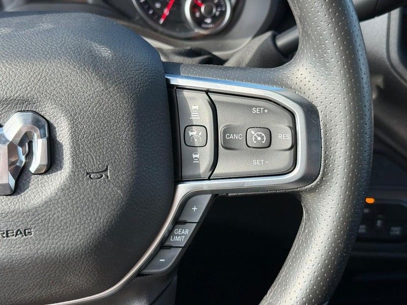 Ram 3500 Vehicle Full-screen Gallery Image 15