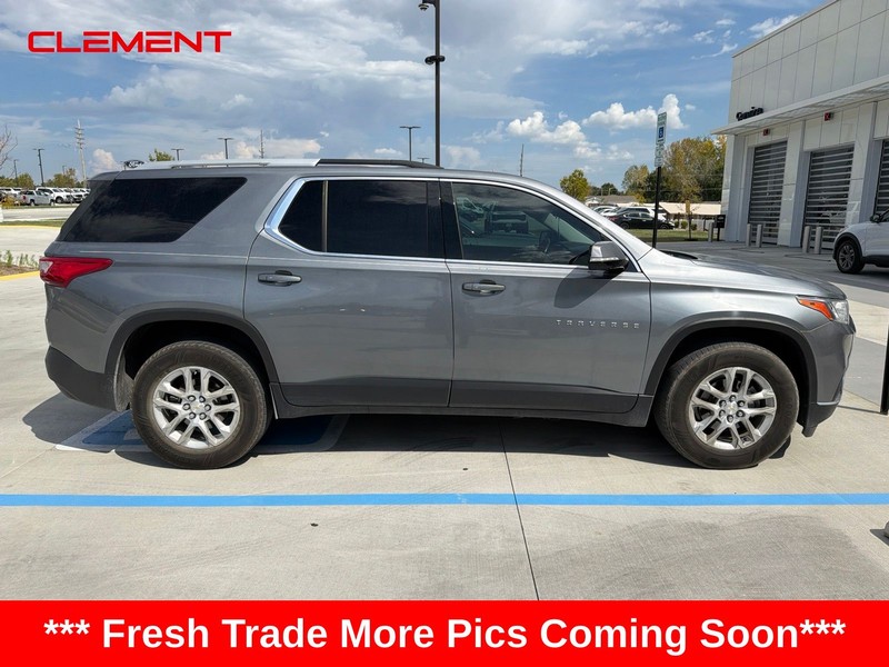 Chevrolet Traverse Vehicle Image 02
