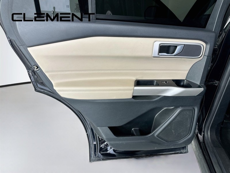 Ford Explorer Vehicle Image 30