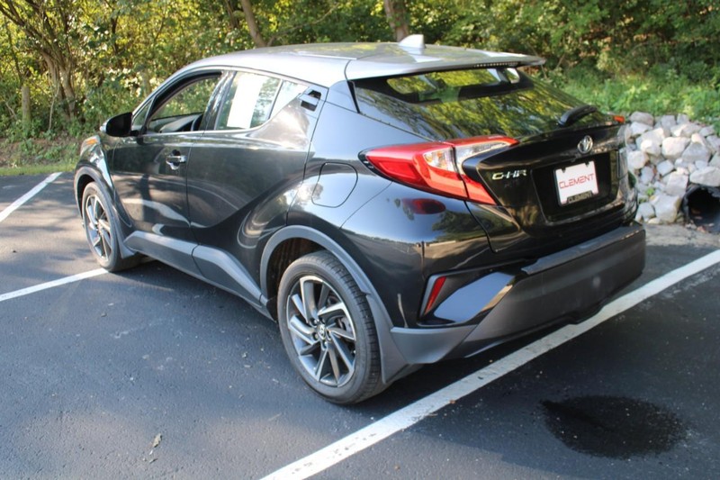 Toyota C-HR Vehicle Image 04