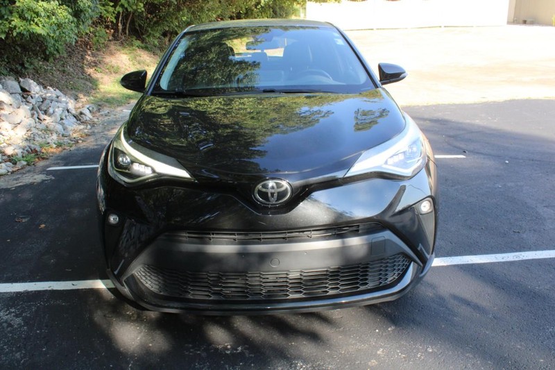 Toyota C-HR Vehicle Image 09