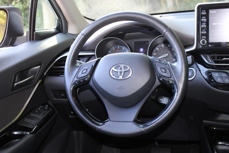 Toyota C-HR Vehicle Image 13