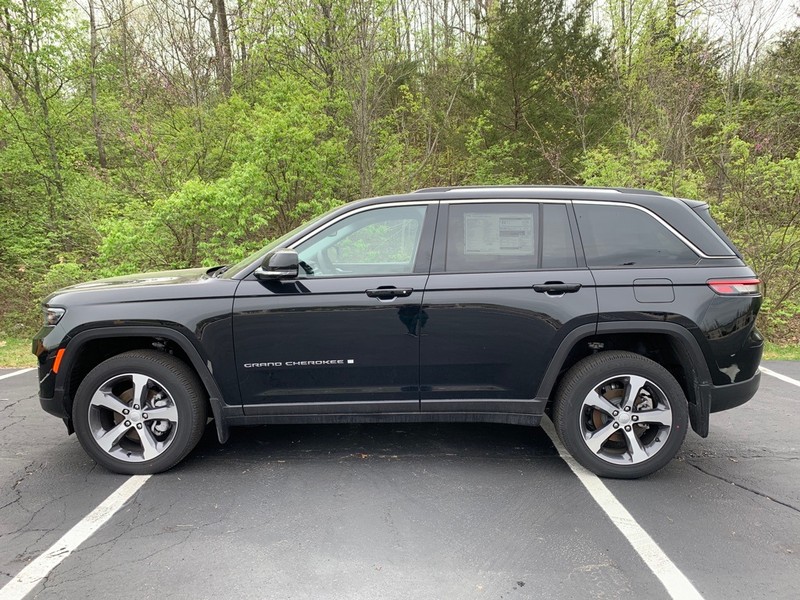 Jeep Grand Cherokee Vehicle Image 27