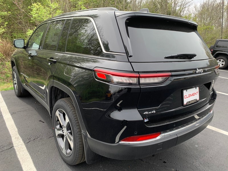 Jeep Grand Cherokee Vehicle Image 28