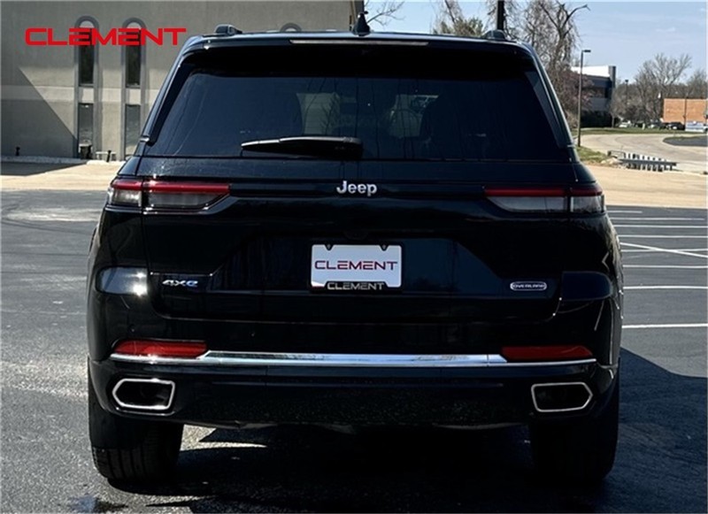 Jeep Grand Cherokee 4xe Vehicle Image 32