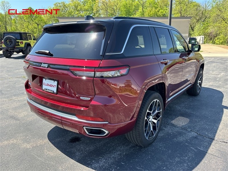 Jeep Grand Cherokee 4xe Vehicle Image 17