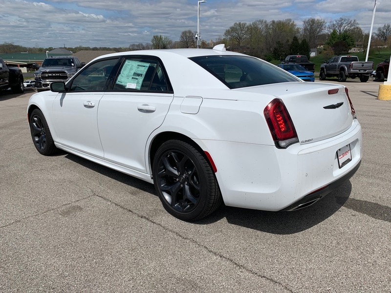 Chrysler 300 Vehicle Image 25