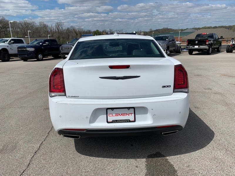 Chrysler 300 Vehicle Image 26