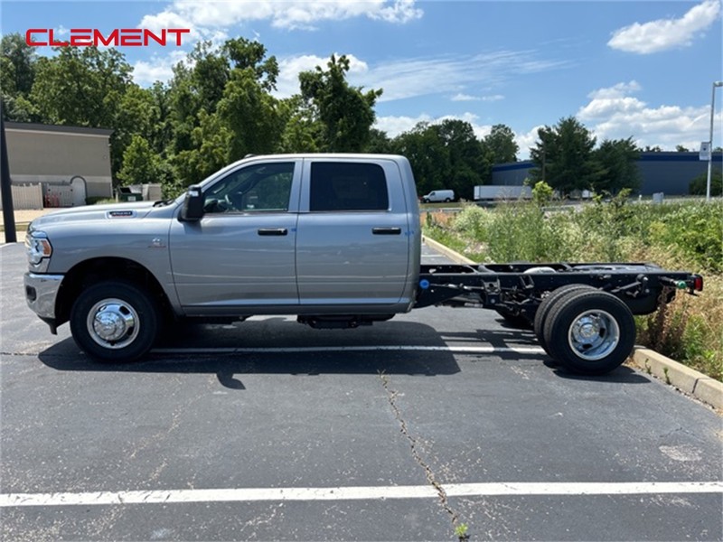 Ram 3500 Chassis Cab Vehicle Image 21