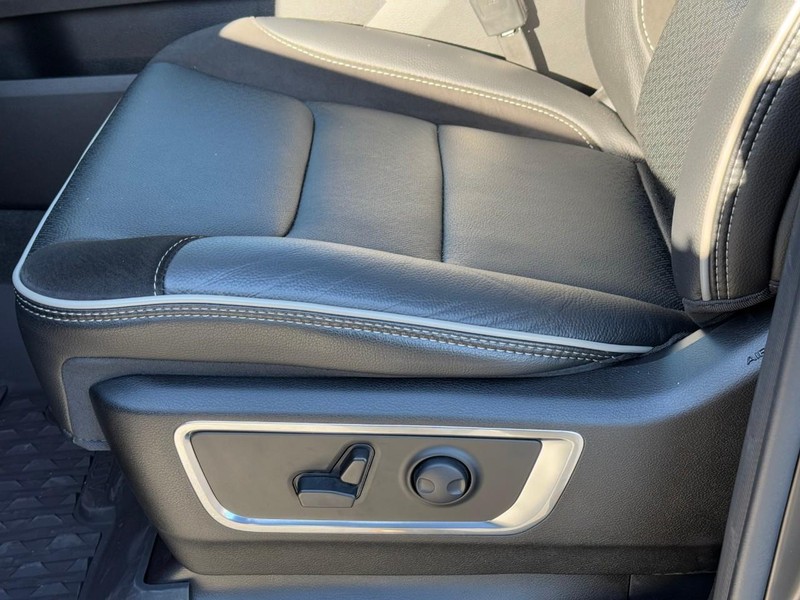 Ram 1500 Vehicle Image 16