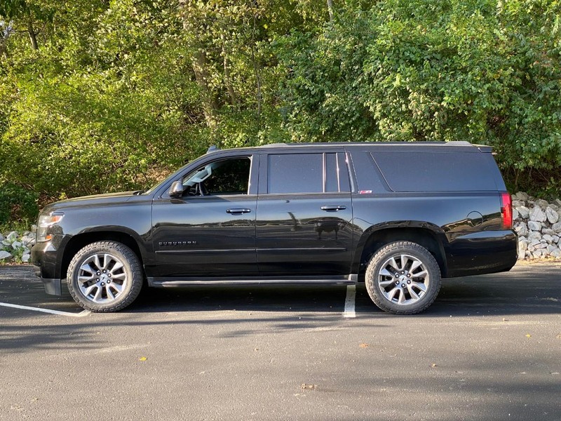 Chevrolet Suburban Vehicle Image 03